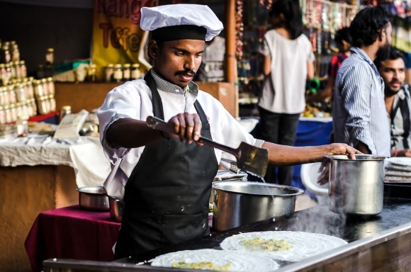 TrekWorld_India_Prasad-N_street-food_making-dosa1